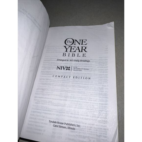 The One Year Bible Arranged in 365 Daily Readings NIV New International Version - Picture 10 of 13